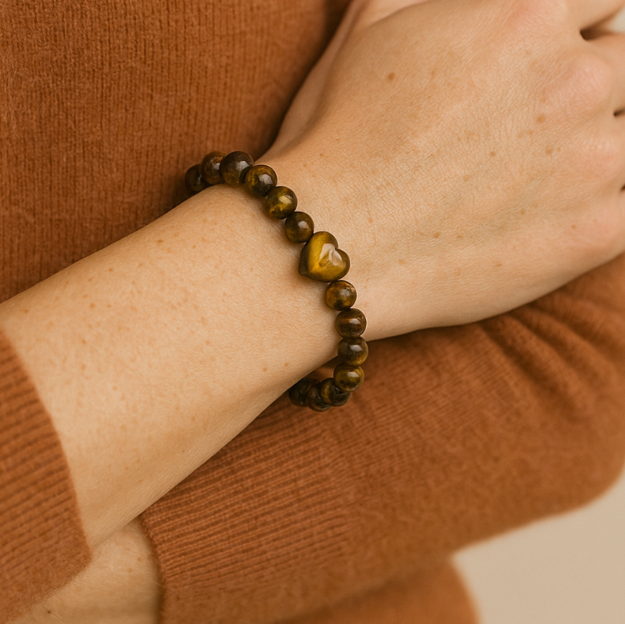 Tigerøje Armbånd - Håndlavet By M med Hjertesten